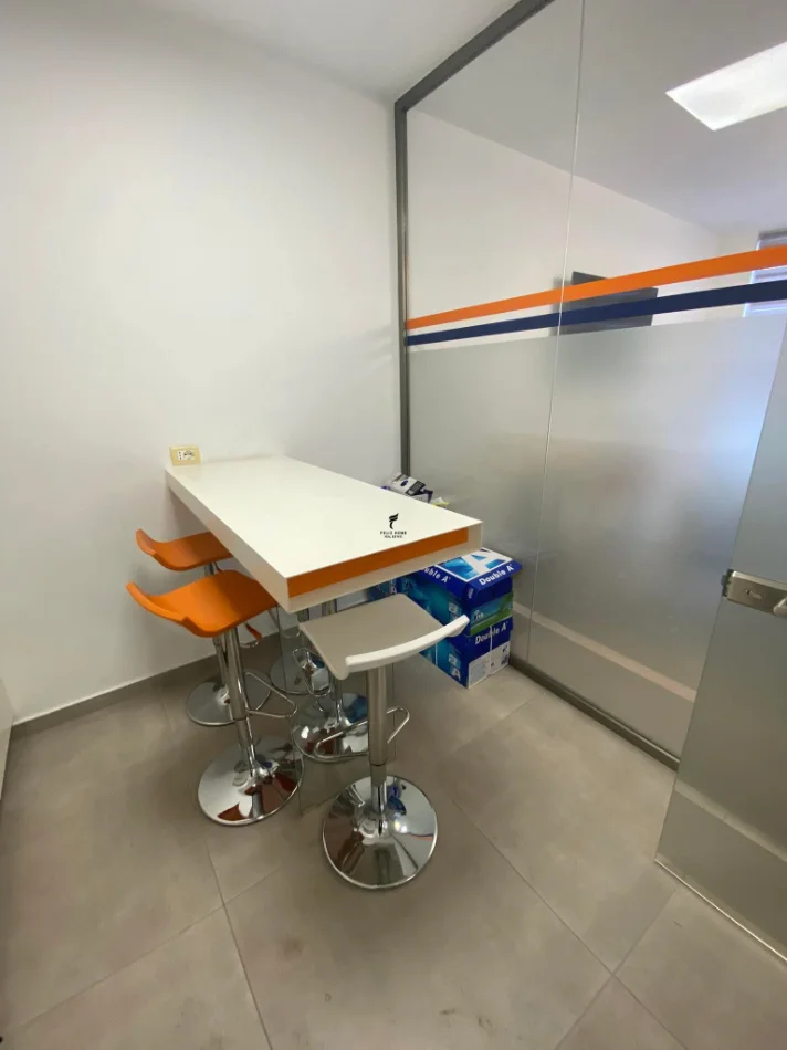 Tirane, affitto ufficio Kati 2, 110 m² 1.800 € (COMUNE DI PARISIT)