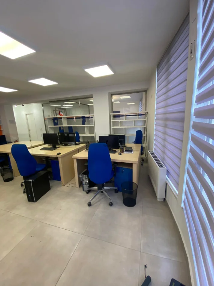 Tirane, affitto ufficio Kati 2, 110 m² 1.800 € (COMUNE DI PARISIT)
