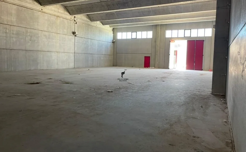 Tirane, affitto magazzino al piano terra 0, 1.000 m² 3.000 € (VORE)