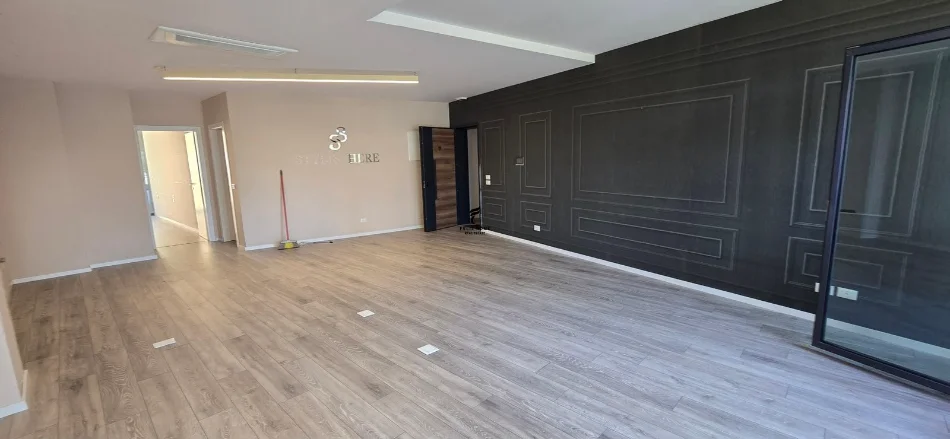 Tirana, Office for Rent, Kati 1, 102 m², €1,500 (Artificial Floor)