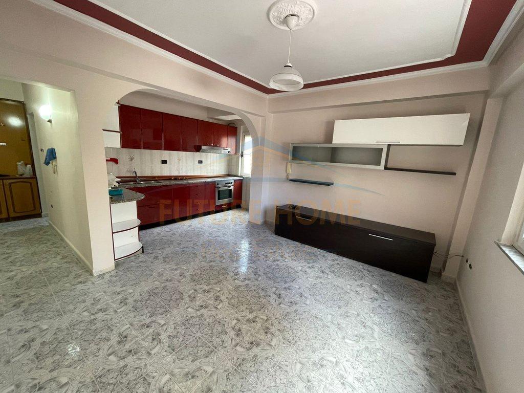 0696044406 Appartamento 2+1+2 Balcone, Pallati Sportit