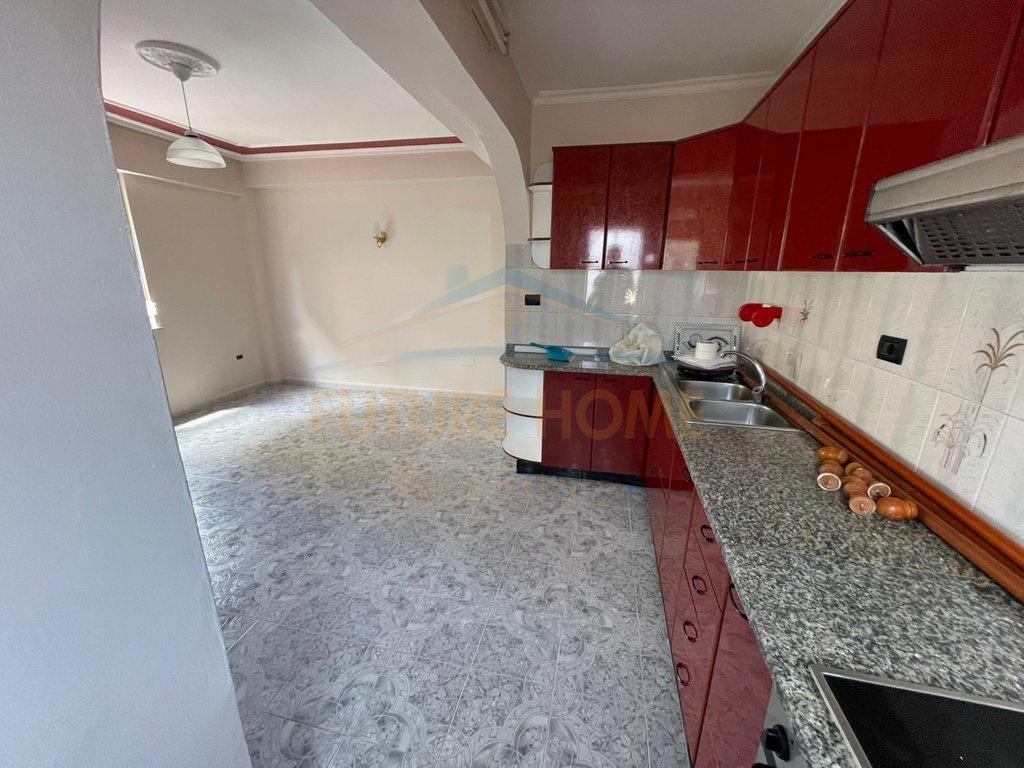 0696044406 Appartamento 2+1+2 Balcone, Pallati Sportit