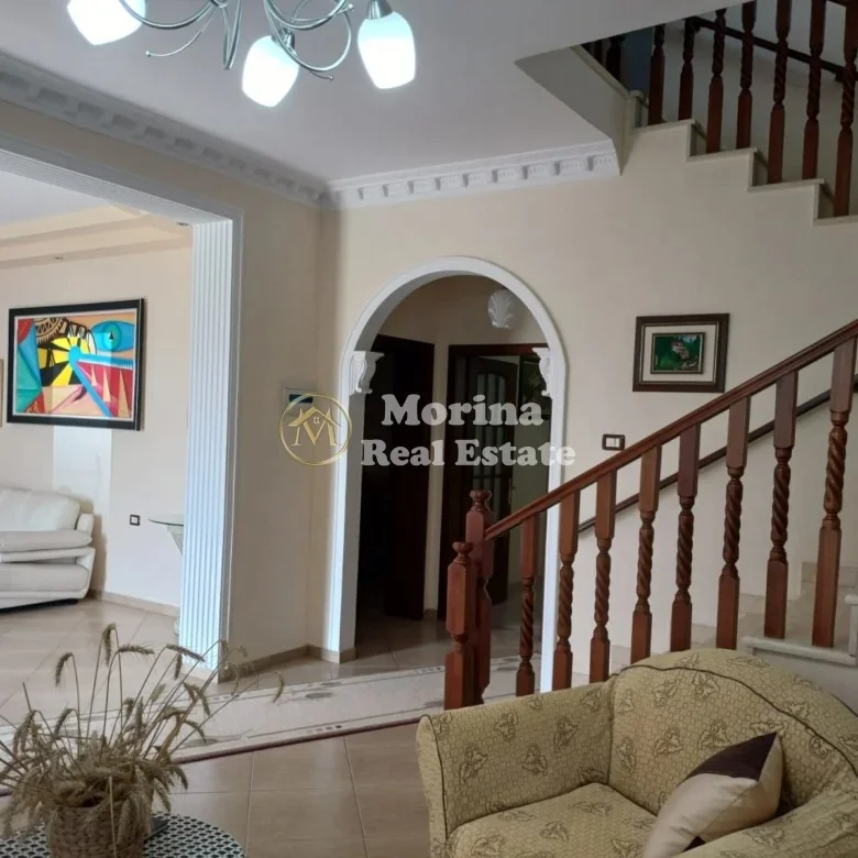 Fier, vendesi Villa 4+1, 1.083 m² 400.000 € (Fier)