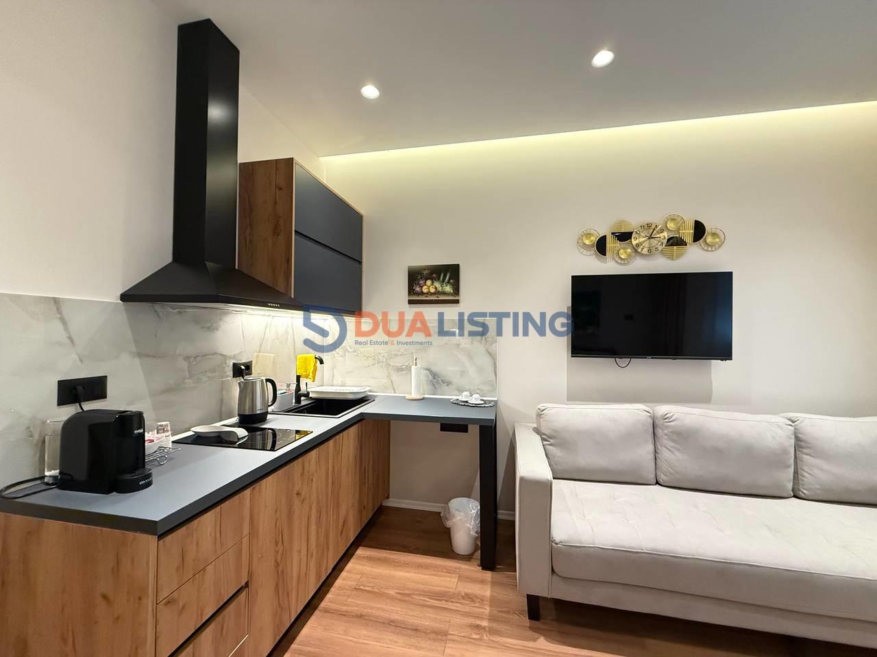 RENT 5 STUDIOS FOR INVESTMENT + PARKING NEAR THE CENTER!