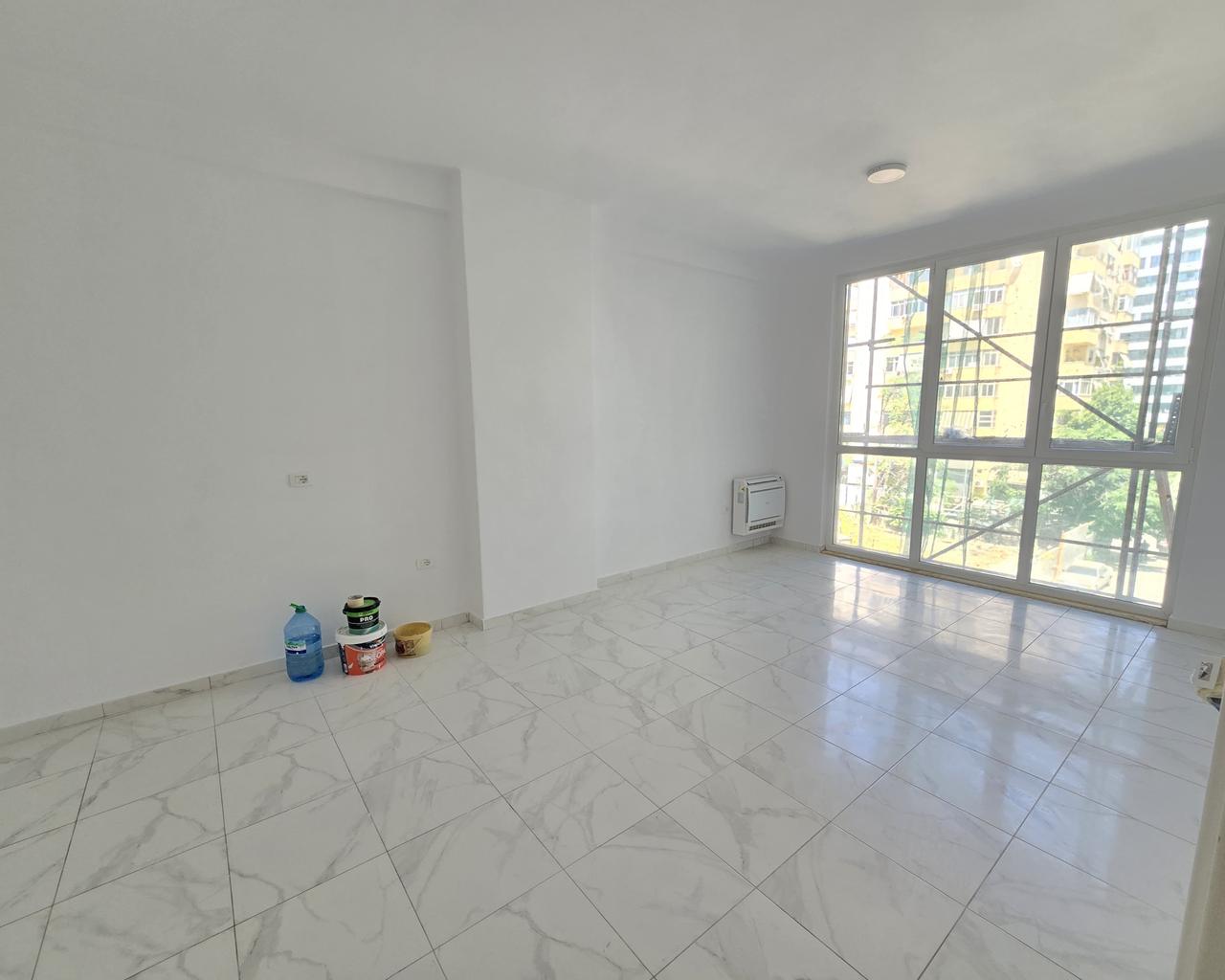 Ambient zyre per qira, Rruga e Kavajes, prane Square 21!