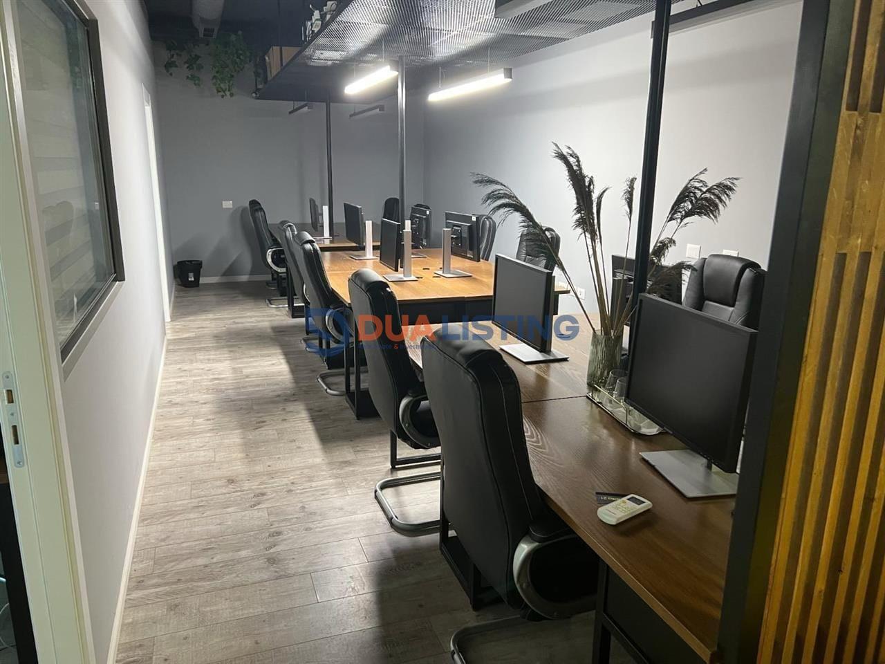 Affitto ambiente ufficio con corte in Square 21