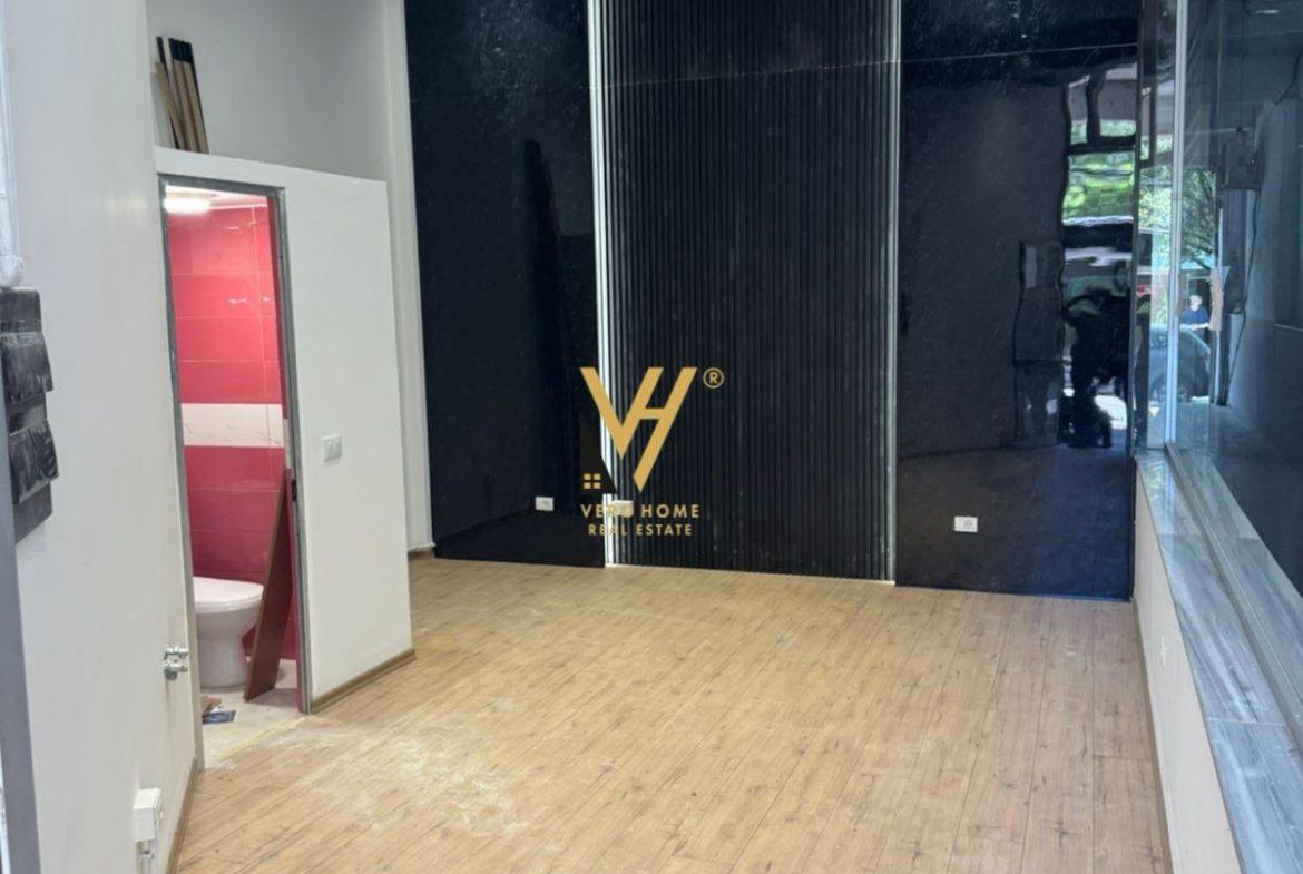 Affitto locale di 27 m² in via Barrikadave