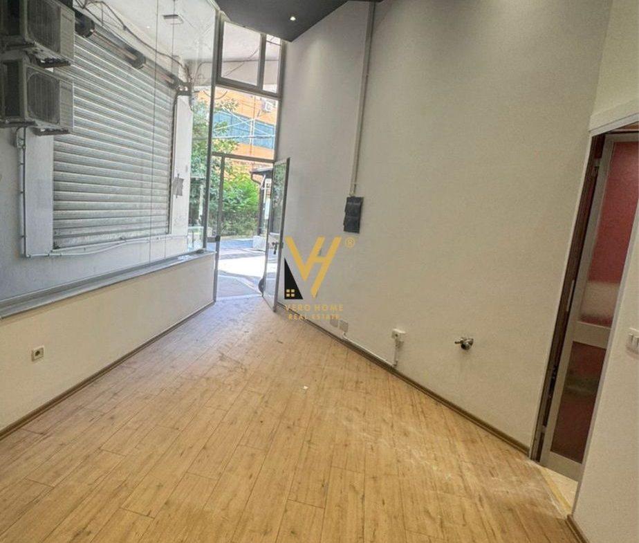 Affitto locale di 27 m² in via Barrikadave