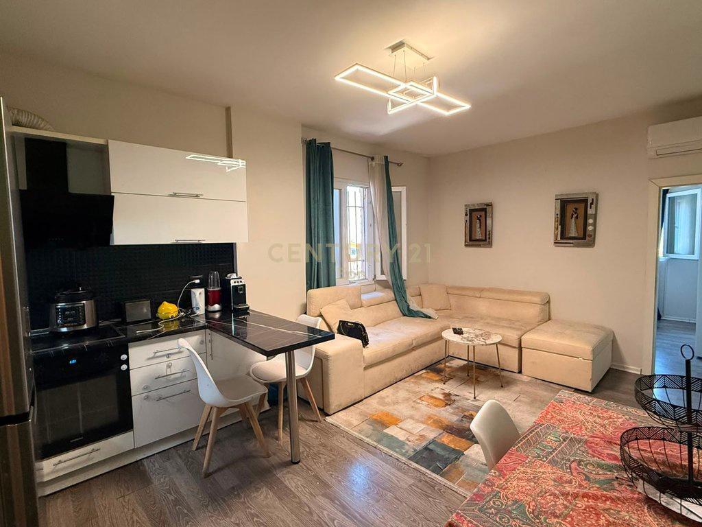 0694801150 Appartamento 1+1 in vendita sulla spiaggia, Durazzo!