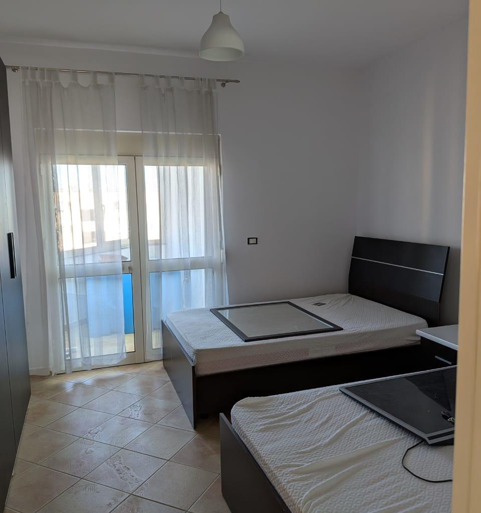 AFFITTO APPARTAMENTO 3+2 VICINO A KRYQI I KUQ, DURRËS
