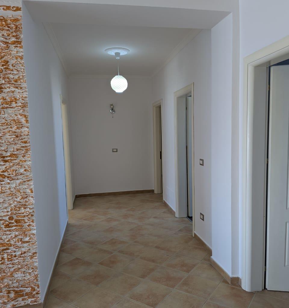 AFFITTO APPARTAMENTO 3+2 VICINO A KRYQI I KUQ, DURRËS