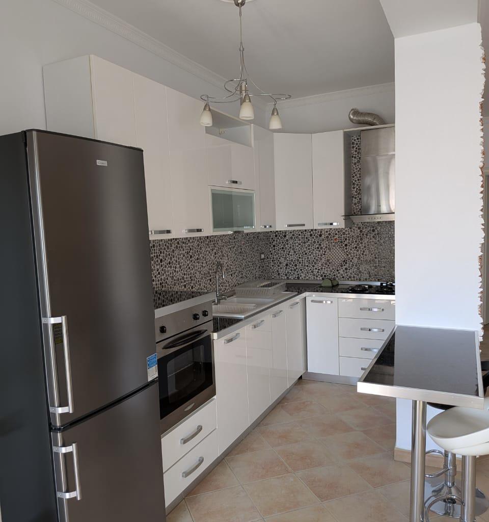 AFFITTO APPARTAMENTO 3+2 VICINO A KRYQI I KUQ, DURRËS