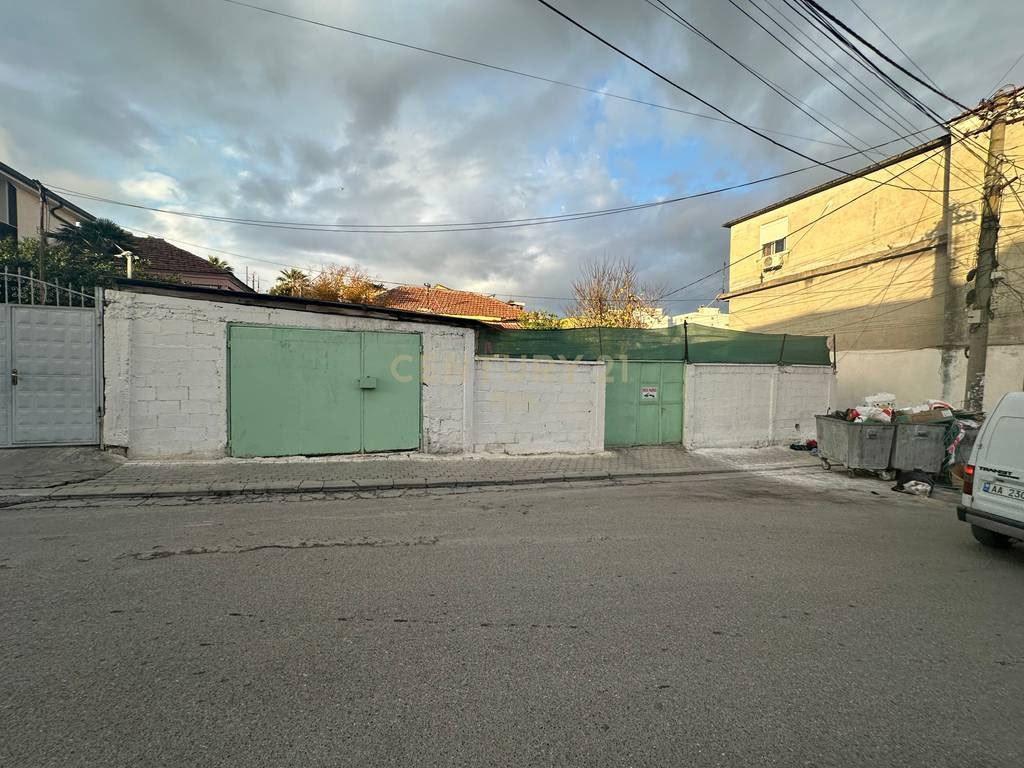 +355693086840 PRIVATE HOUSE FOR SALE WITH 400M2 LAND