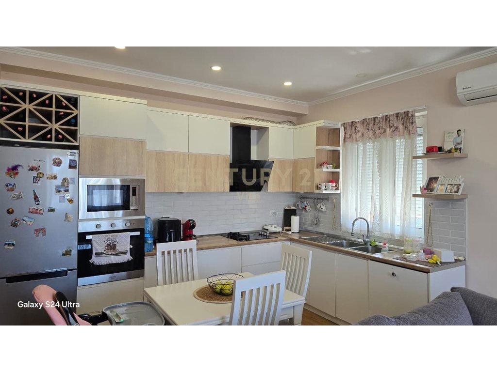 0693495264 3-Storey House for Sale in Durrës, !!