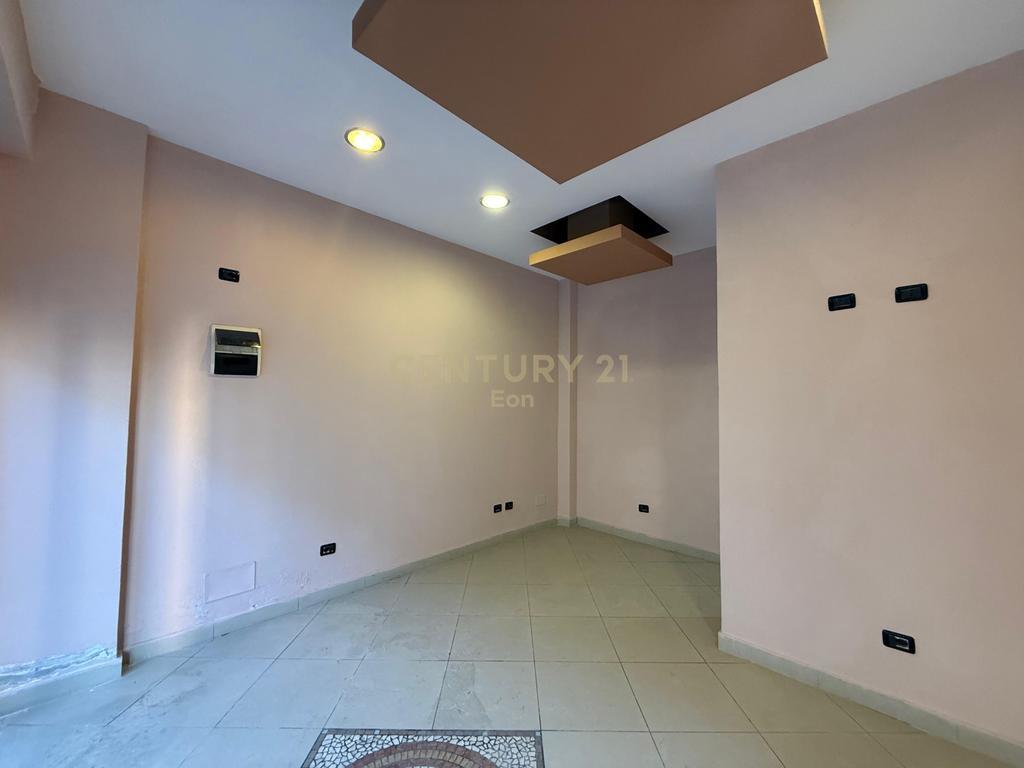 0676475921 - Commercial Space for Sale in Durrës, Neighborhood no.18
