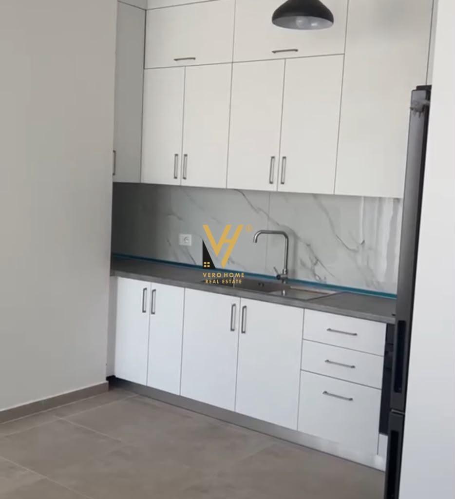 Affitto Appartamento 1+1+Palazzina con Balcone nel Quartiere Shqiponja 45000L