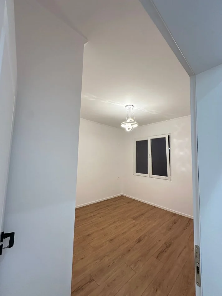 Tirane, appartamento in vendita 2+1+Balcone Piano 4, 73 m² 168.000 € (MINE PEZA)
