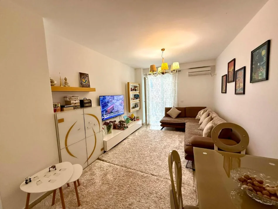 Tirane, vendesi appartamento 2+1 Piano 3, 95 m² 212.000 € (CITTÀ STUDENTI)
