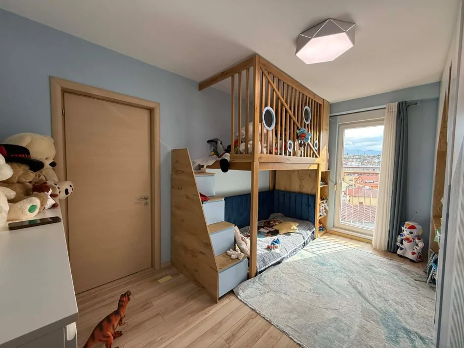Tirane, vendesi appartamento 2+1 Piano 3, 95 m² 212.000 € (CITTÀ STUDENTI)