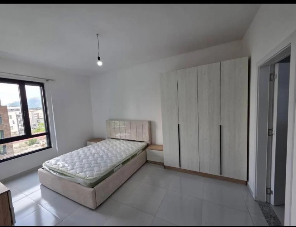 Tirane, vendesi appartamento 2+1 Piano 4, 99 m² 175.000 € (Via 5 Maggio)