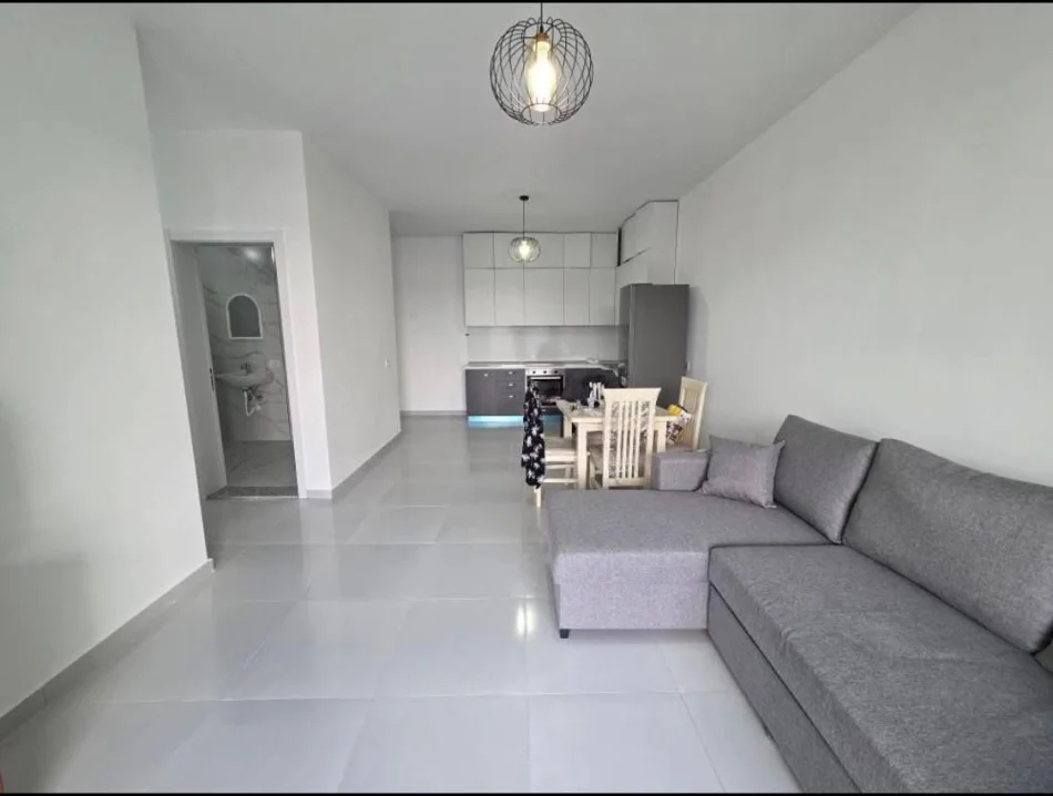 Tirane, vendesi appartamento 2+1 Piano 4, 99 m² 175.000 € (Via 5 Maggio)