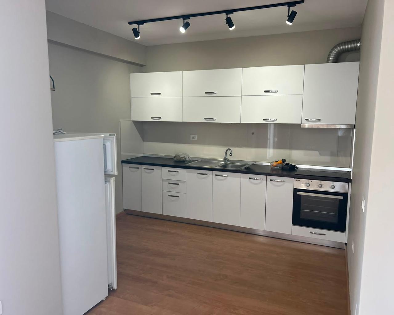 1+1 Apartment for Rent, Kompleksi Magnet