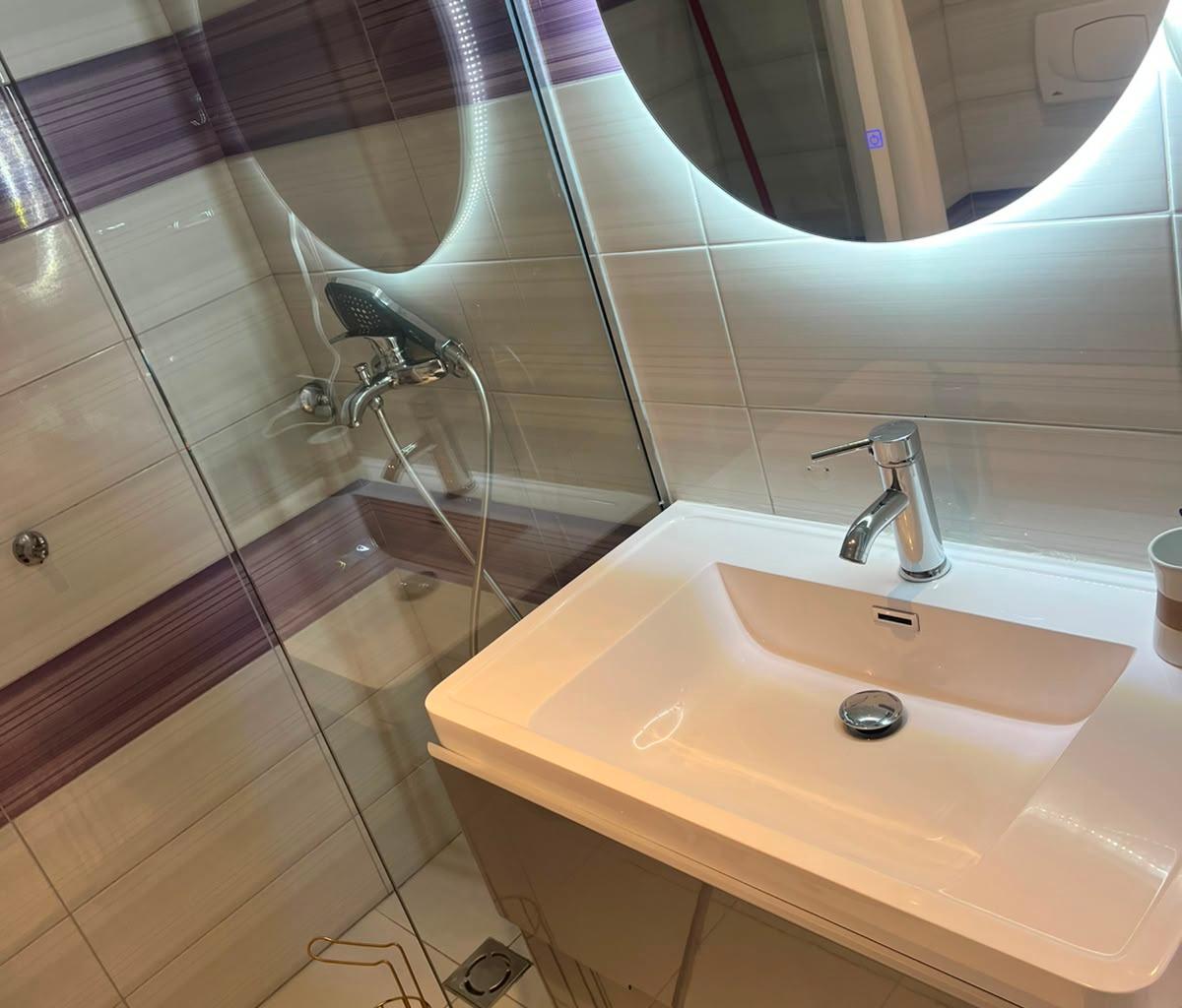 1+1 Apartment for Rent, Kompleksi Magnet
