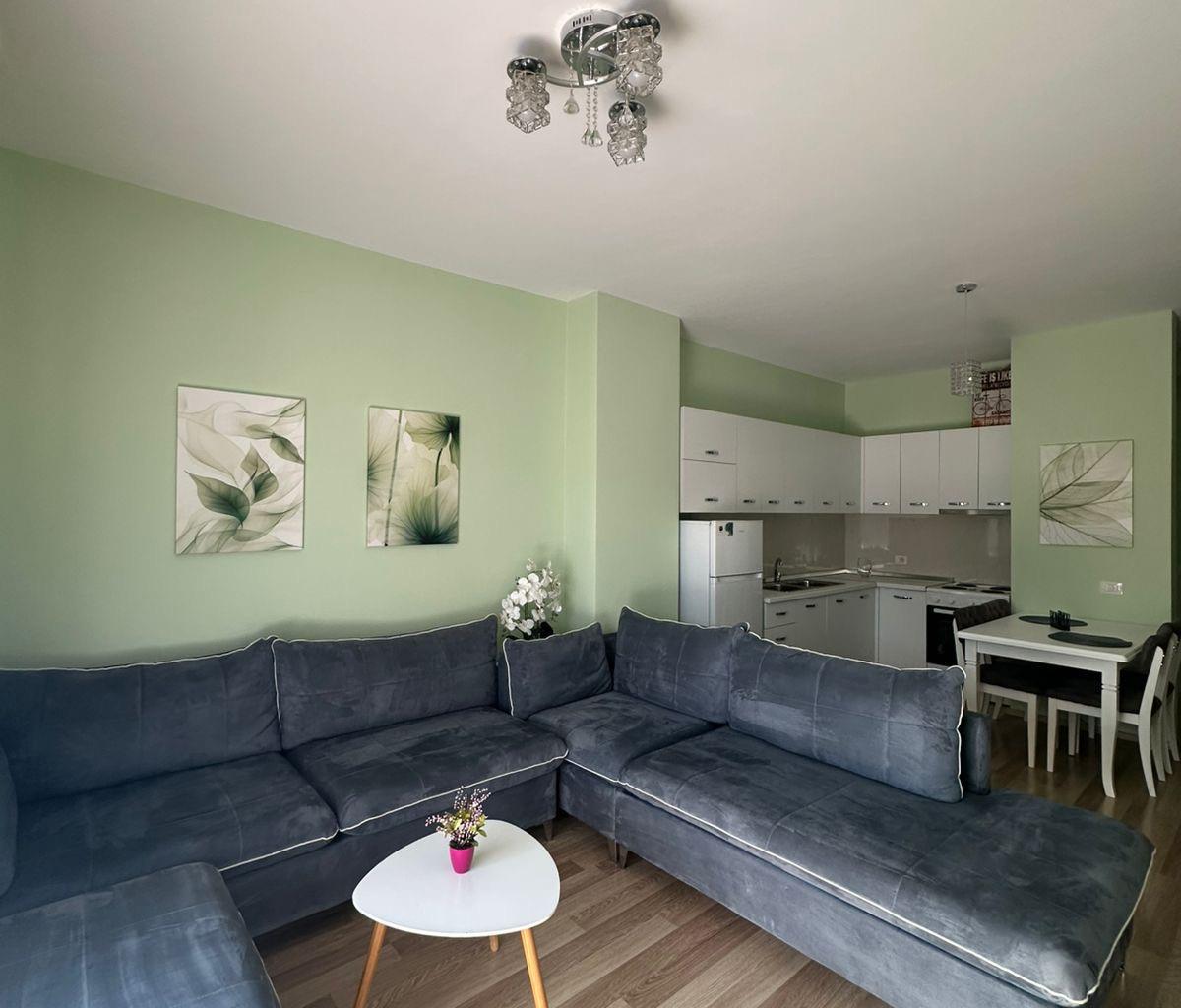 Appartamento 1+1 con cortile, di fronte a Toptani