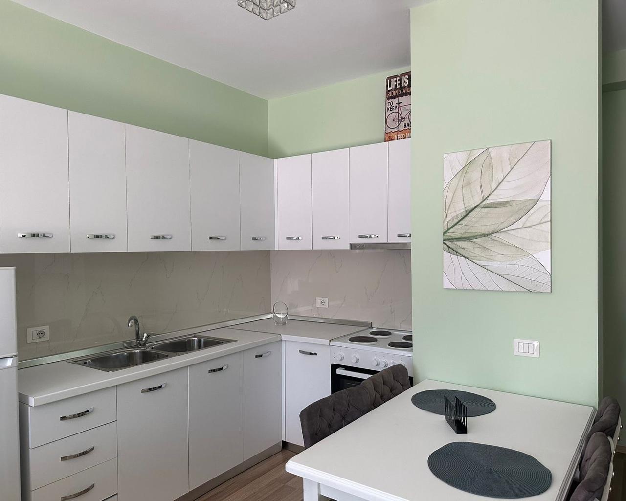 Appartamento 1+1 con cortile, di fronte a Toptani