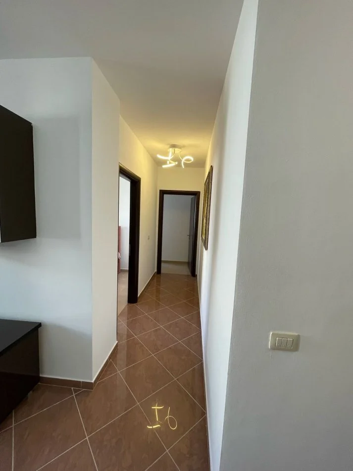 Tirana, vendesi appartamento 2+1 Piano 6, 122 m² 189.000 € (RRUGA XHANFIZE KEKO)