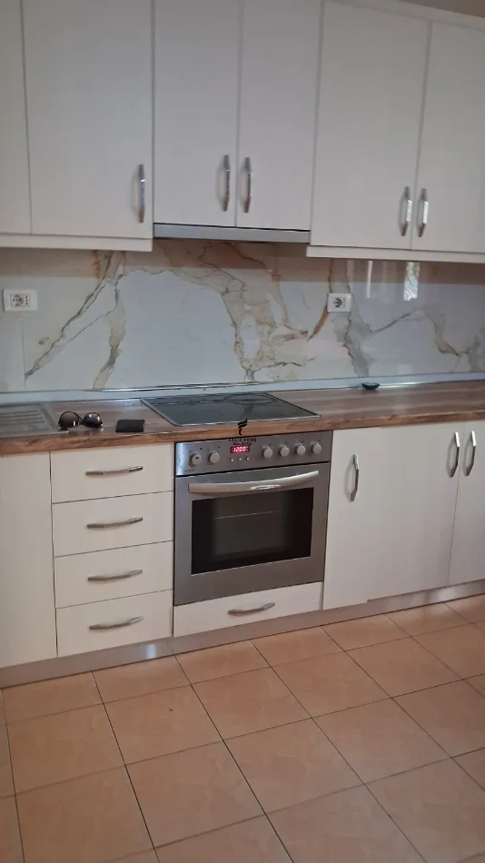 Tirana, affitto appartamento 2+1 Piano 1, 80 m² 450 € (Codra e Diellit)