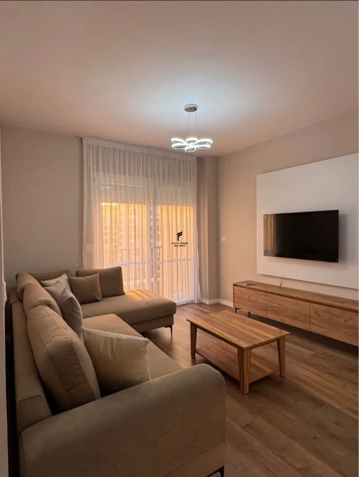 Tirane, affitto appartamento 2+1 Piano 4, 85 m² 550 € (UNIVERS CITY)