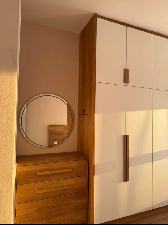 Tirane, affitto appartamento 2+1 Piano 4, 85 m² 550 € (UNIVERS CITY)