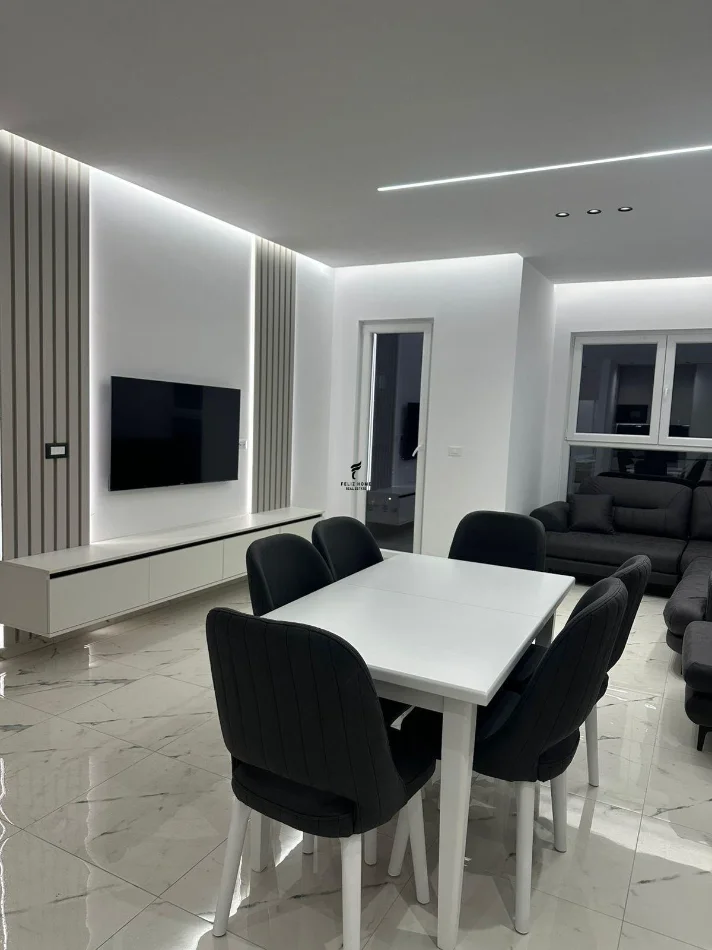 Tirane, affitto appartamento 2+1 al 6° piano, 80 m² 750 € (LAPRAKE)