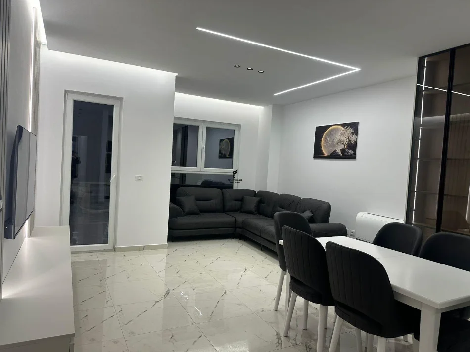 Tirane, affitto appartamento 2+1 al 6° piano, 80 m² 750 € (LAPRAKE)