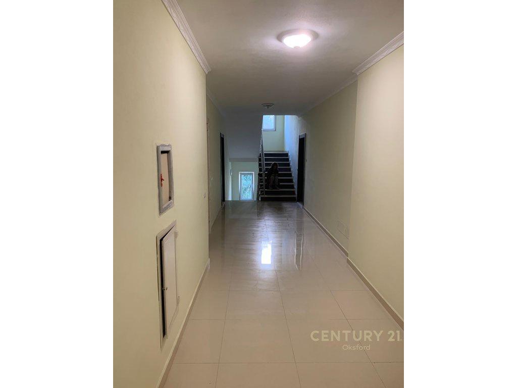 0698329326 APARTAMENT 1+1 DHE TERRACË PËR SHITJE TE SHKEMBI