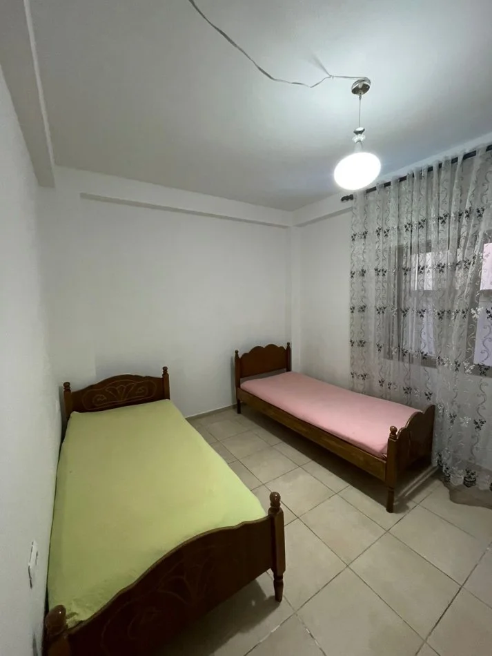 Tirane, jepet me qera apartament 2+1 Kati 1, 90 m² 500 € (JORDAN MISJA)