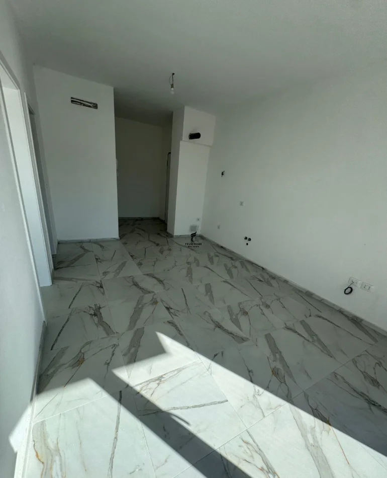 Tirana, affitto appartamento 1+1 al primo piano, 64 m² a 400 € (LAPRAKE)