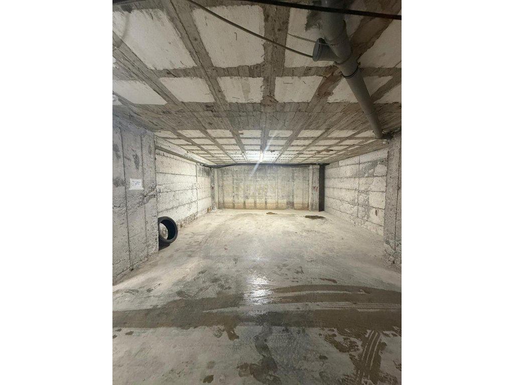 0677157705 Garage/ 2 Posti auto in Vendita sulla Spiaggia, Durrës