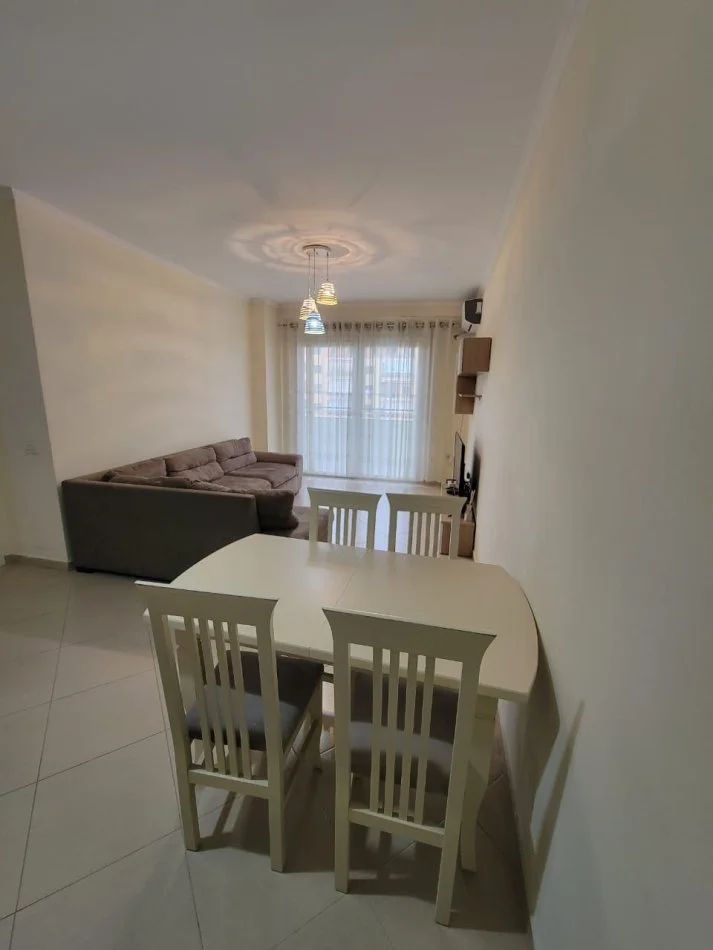 Tirane, affitto mensile appartamento 2+1+Balcone Piano 7, 112 m² 800 € (COMUNE DI PARISIT)