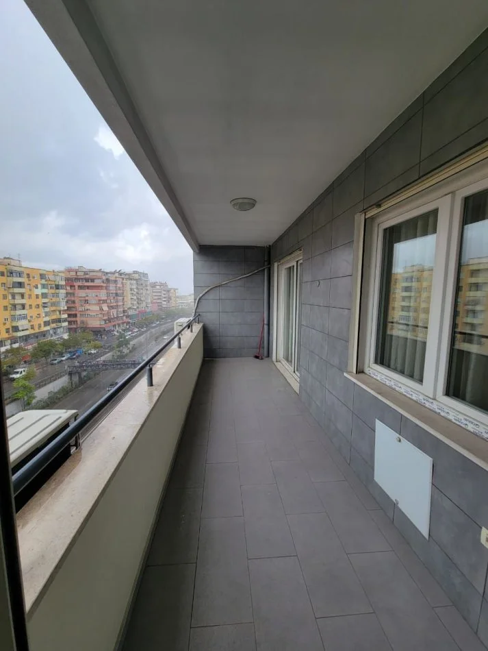 Tirane, affitto mensile appartamento 2+1+Balcone Piano 7, 112 m² 800 € (COMUNE DI PARISIT)