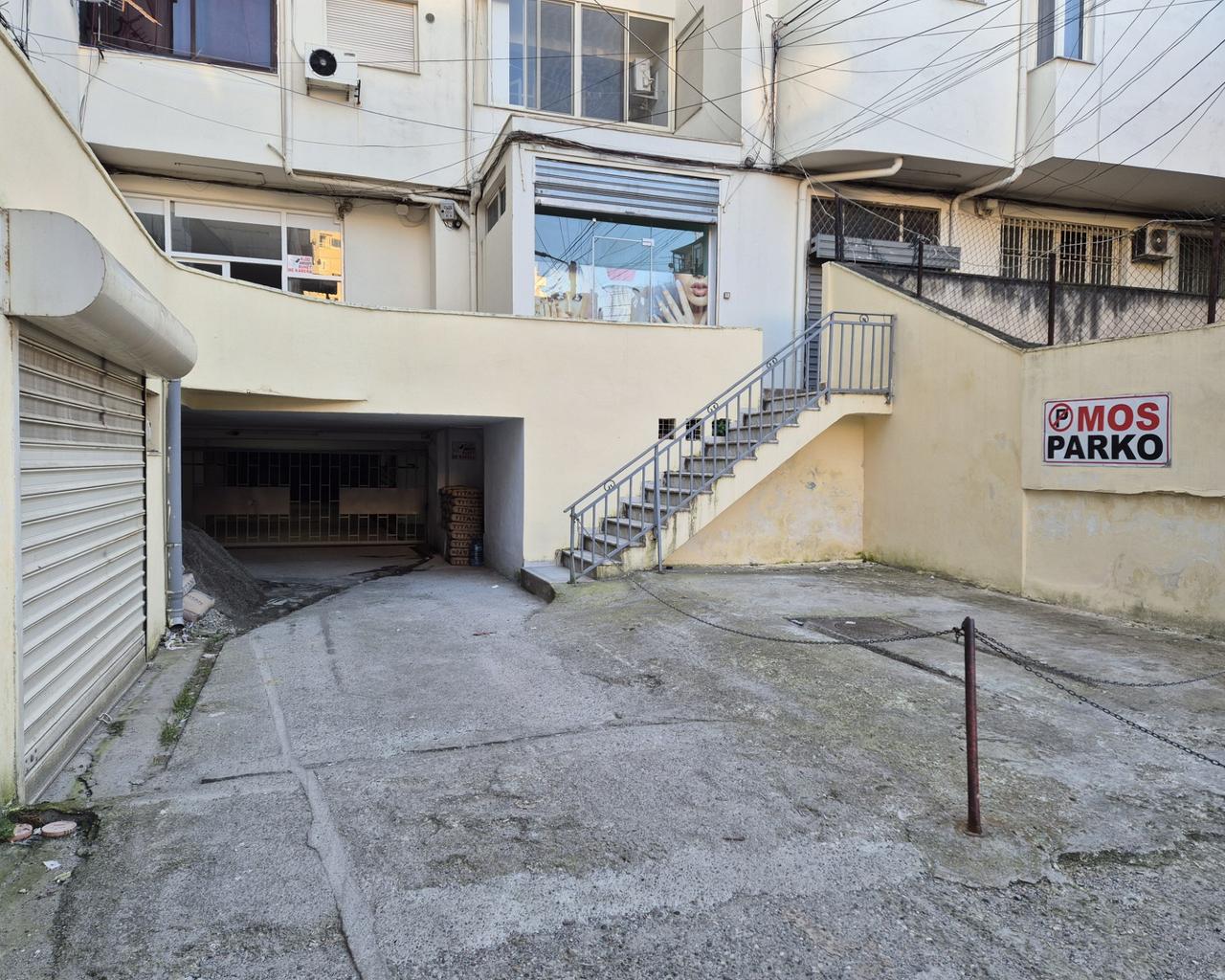 Garage for Rent in the Center, Neighborhood 4 Ambulance
