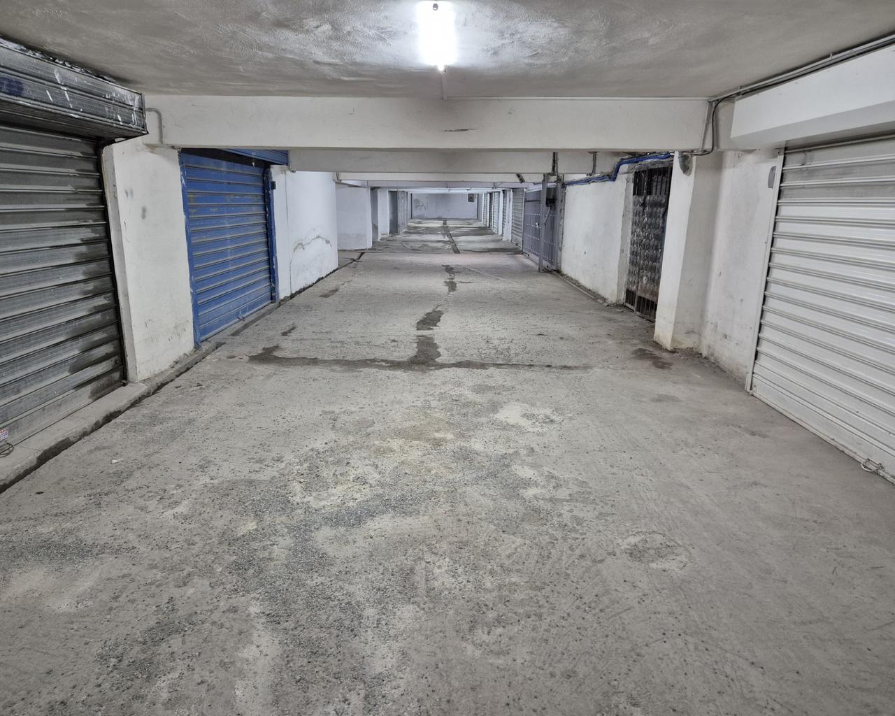 Garage for Rent in the Center, Neighborhood 4 Ambulance