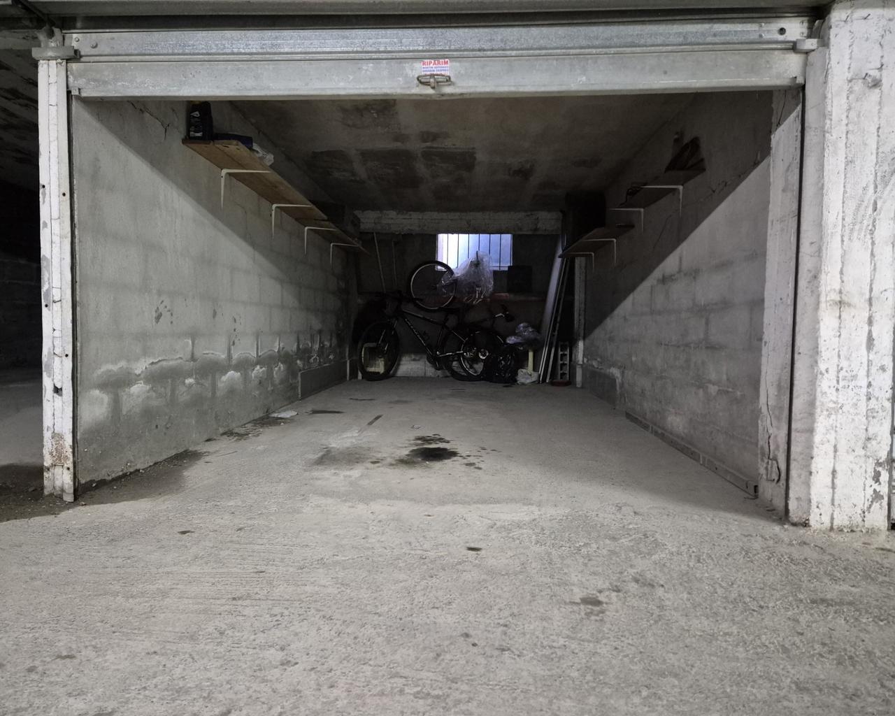Garage for Rent in the Center, Neighborhood 4 Ambulance
