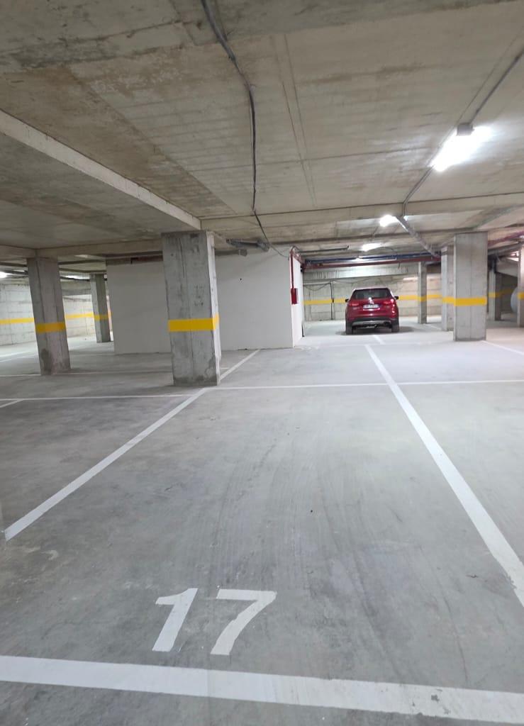 20369734 đ Posti auto 3 in parcheggio â Sauk i VjetĂ«r, Tirana