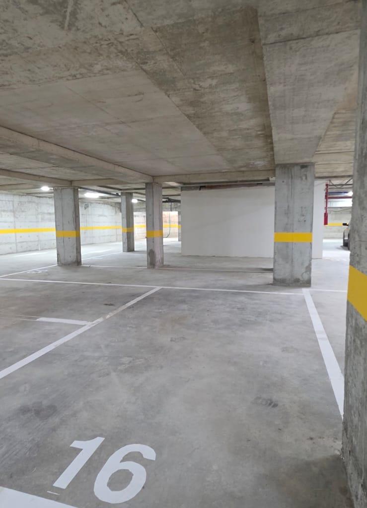 20369734 đ Posti auto 3 in parcheggio â Sauk i VjetĂ«r, Tirana