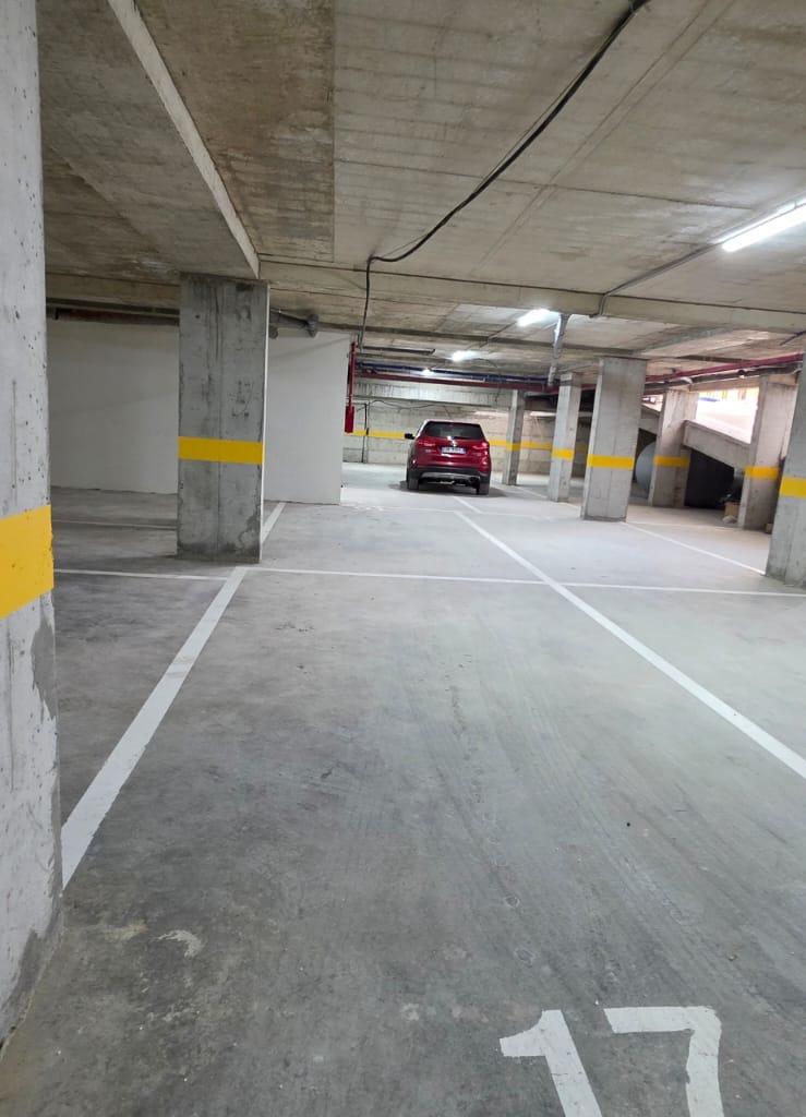 20369734 đ Posti auto 3 in parcheggio â Sauk i VjetĂ«r, Tirana
