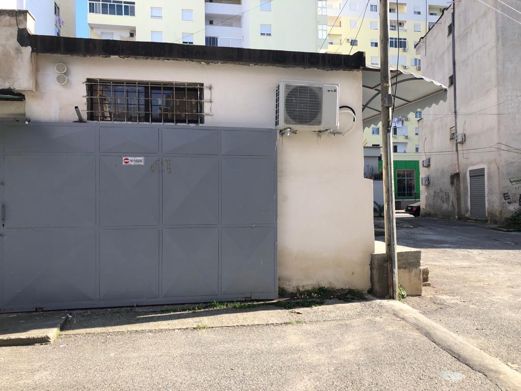 Vendesi Negozio di 162 m2
