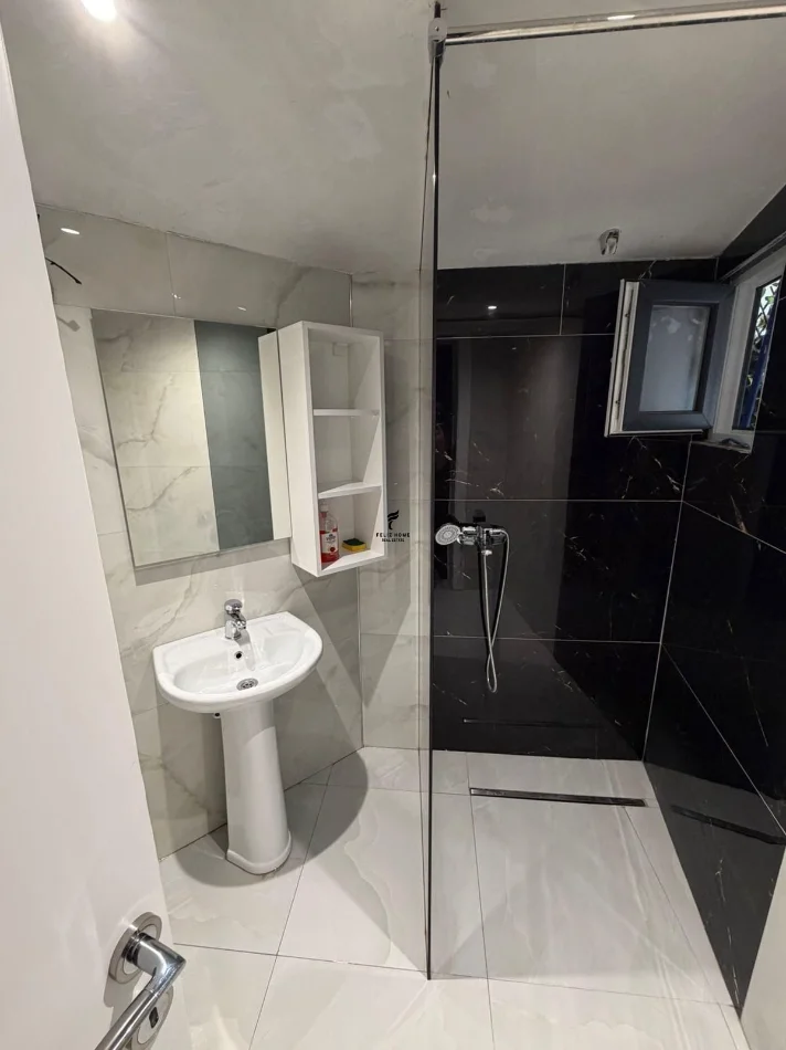 Tirane, affitto appartamento 1+1 Piano 1, 70 m² 500 € (BRRYLI)