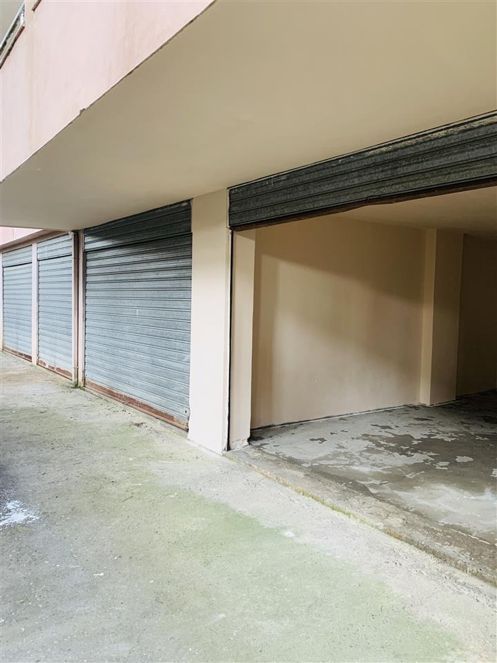 Garage for Sale in Mali i Robit